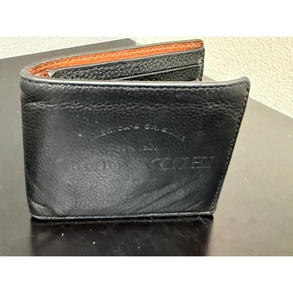 Coach Men Black Billfold  Embossed Signature Leather Wallet F24647